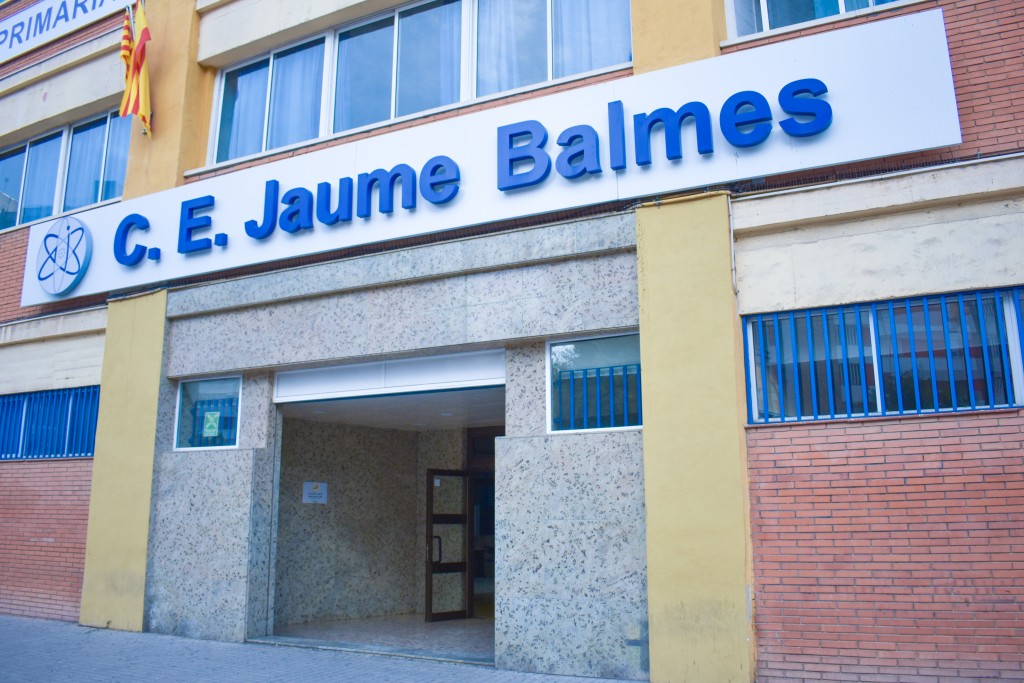Fachada del C.E. Jaume Balmes en Hospitalet de Llobregat